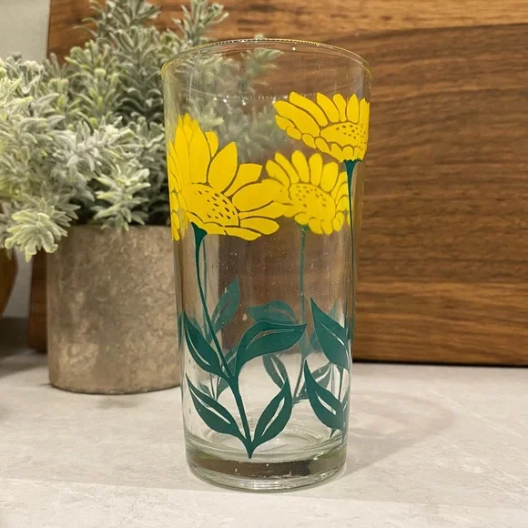 Mid-century Yellow and Green Flower on Glass - Picture 2 of 5